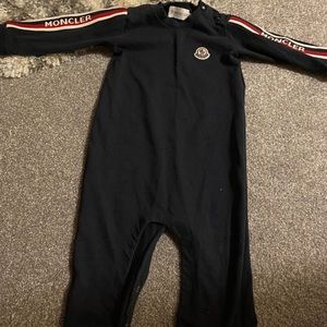 moncler all in one boys 💙